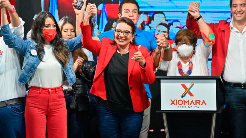 Xiomara Castro candidata presidencial de Honduras en campaña